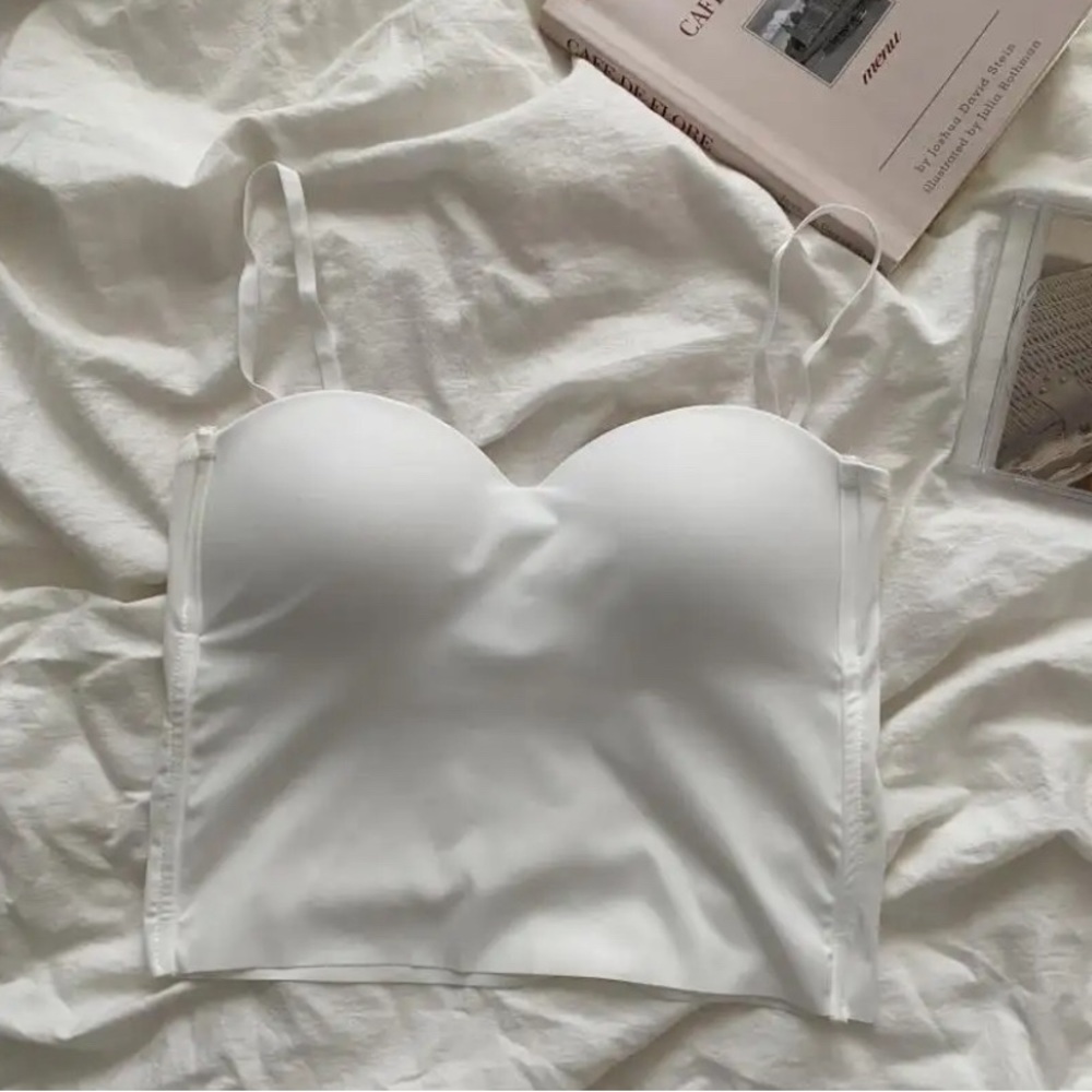 🌿 White Padded Top